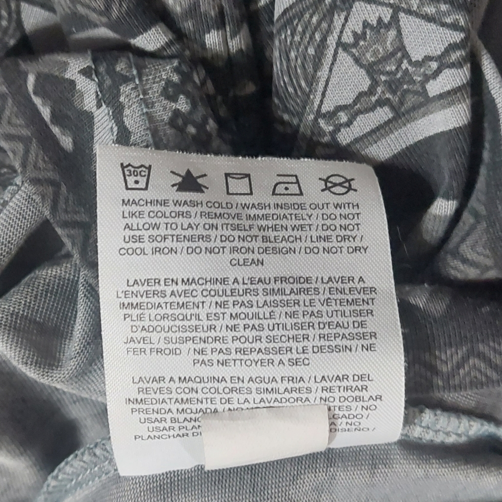 Black and Grey Patterned Nike Dri-Fit Shirt Size Medium With Pocket. - Picture 5 of 6